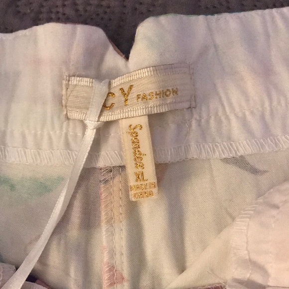 New. Girl floral shorts - Picture 2 of 4